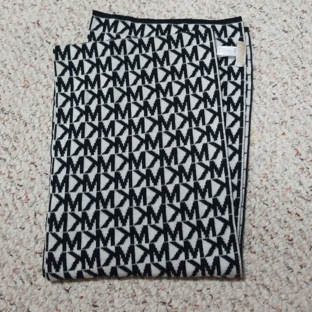 Micheal Kors Thick Logo Scarf